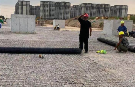 湘西土工格栅铺设前地基要怎么处理？